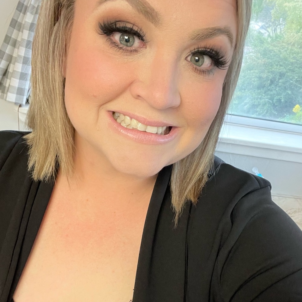 Meet your Posher, Adrienne